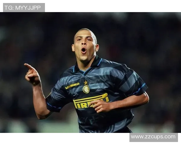 足球巨星告别赛场的最后一球：从荣耀到告别的永恒瞬间